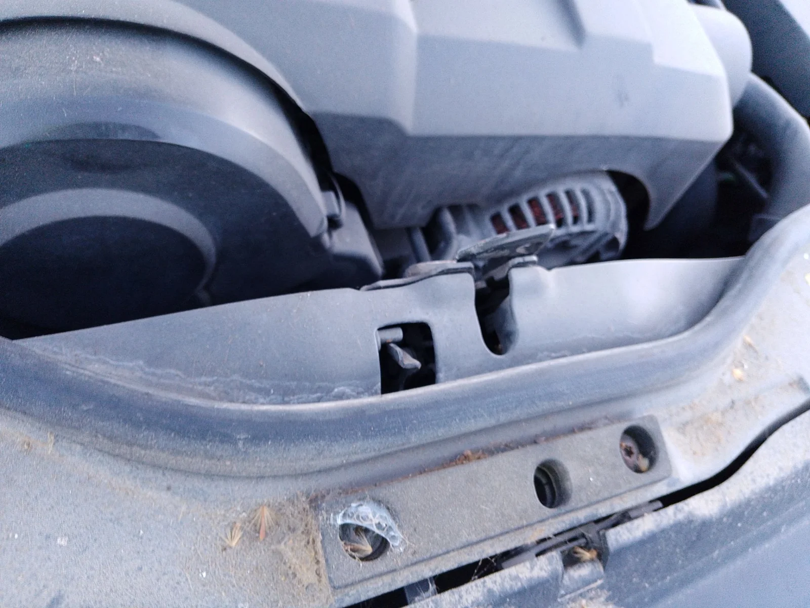 Foto de CERRADURA CAPO VOLKSWAGEN PASSAT BERLINA (3B3) 1.9 TDI (131 CV / 96 KW)
