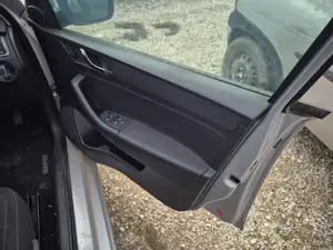 Foto de MANETA INTERIOR DELANTERA DERECHA SKODA RAPID (NH) 1.2 8V TSI (86 CV / 63 KW) referencia 5JB867012