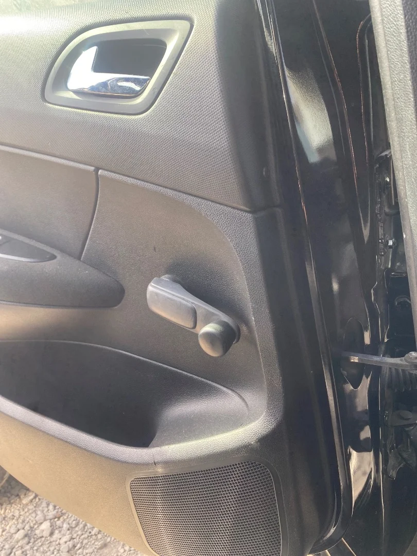 Foto de MANETA ELEVALUNAS TRASERA IZQUIERDA PEUGEOT 308 1.6 16V HDi (90 CV / 66 KW)