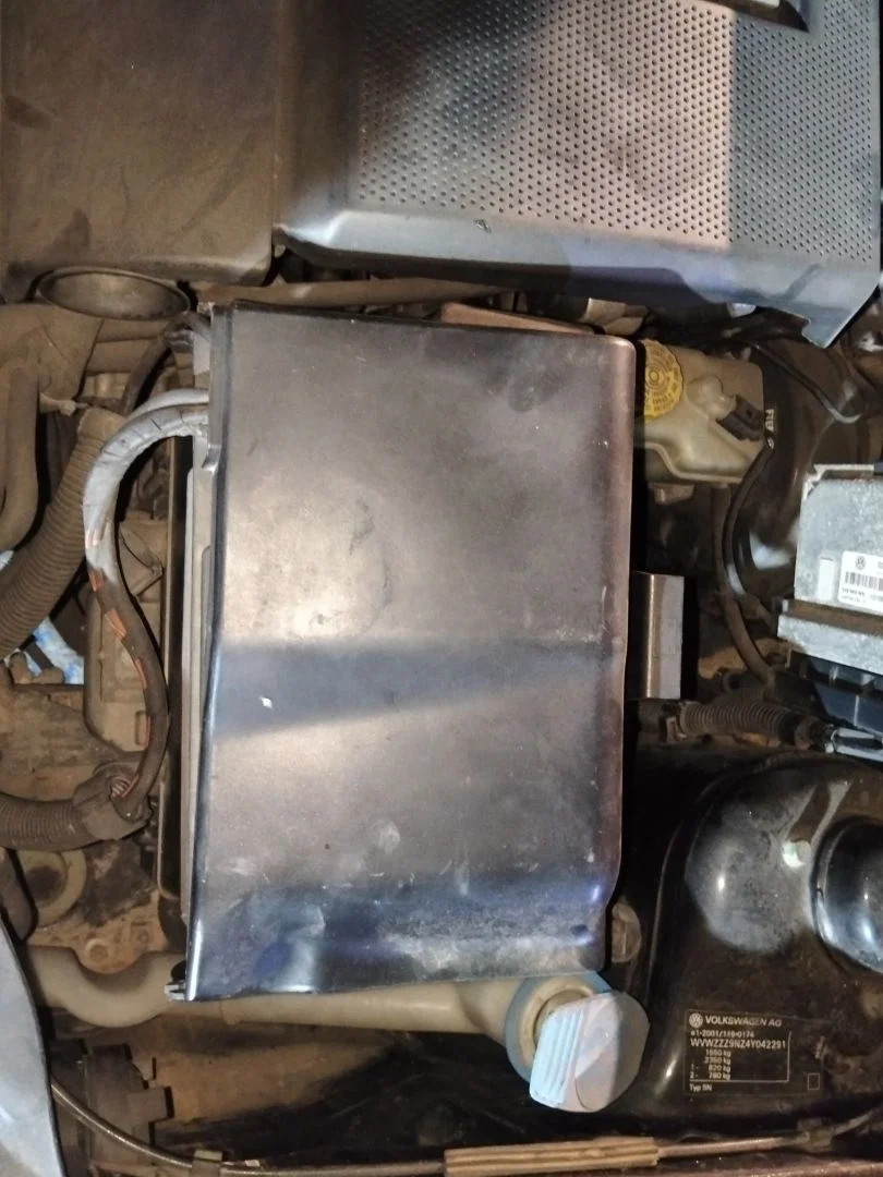 Foto de CAJA RELES / FUSIBLES VOLKSWAGEN POLO IV (9N1)
