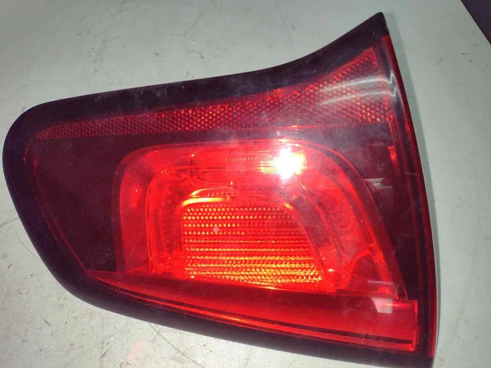 Foto de PILOTO TRASERO IZQUIERDO INTERIOR CITROEN C3 referencia 9685225580