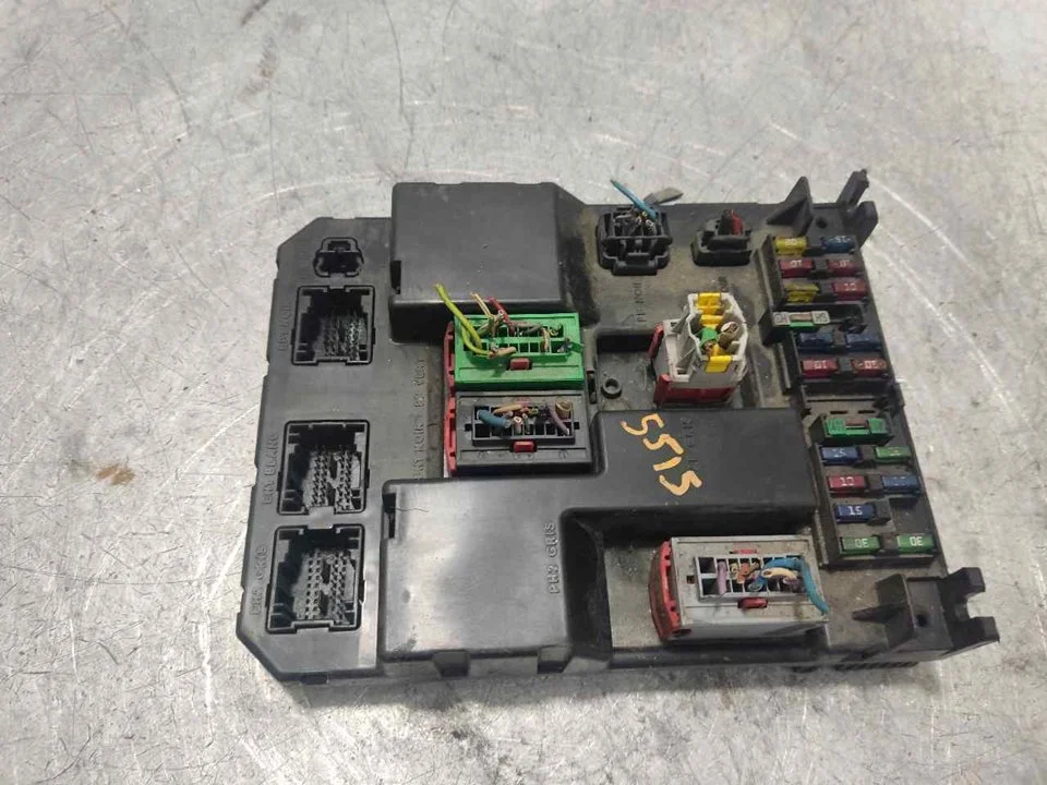 Foto de CAJA RELES / FUSIBLES PEUGEOT 307 (S1)(04.2001) 2.0 HDi CAT (90 CV / 66 KW) referencia 9651197080