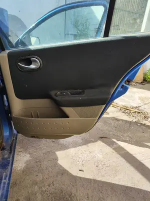 Foto de GUARNECIDO PUERTA TRASERA DERECHA RENAULT MEGANE II BERLINA 5P 1.5 dCi Diesel (101 CV / 74 KW)