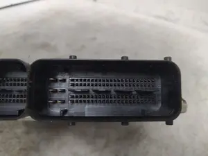 Foto de CENTRALITA MOTOR UCE VOLKSWAGEN GOLF V (1K1)(10.2003) 1.9 TDI (90 CV / 66 KW) referencia 03G906016FS foto 2