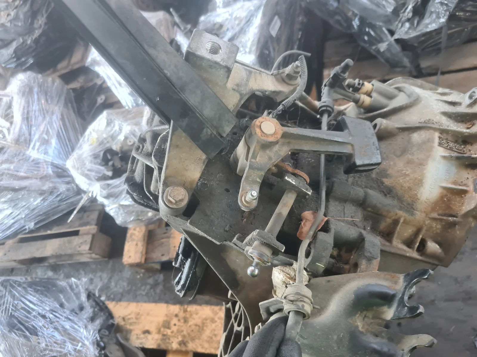 Foto de CAJA CAMBIOS FORD FOCUS BERLINA (CAP) referencia R3T9A