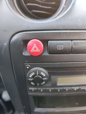 Foto de WARNING SEAT CORDOBA BERLINA (6L2) 1.4 16V (75 CV / 55 KW)