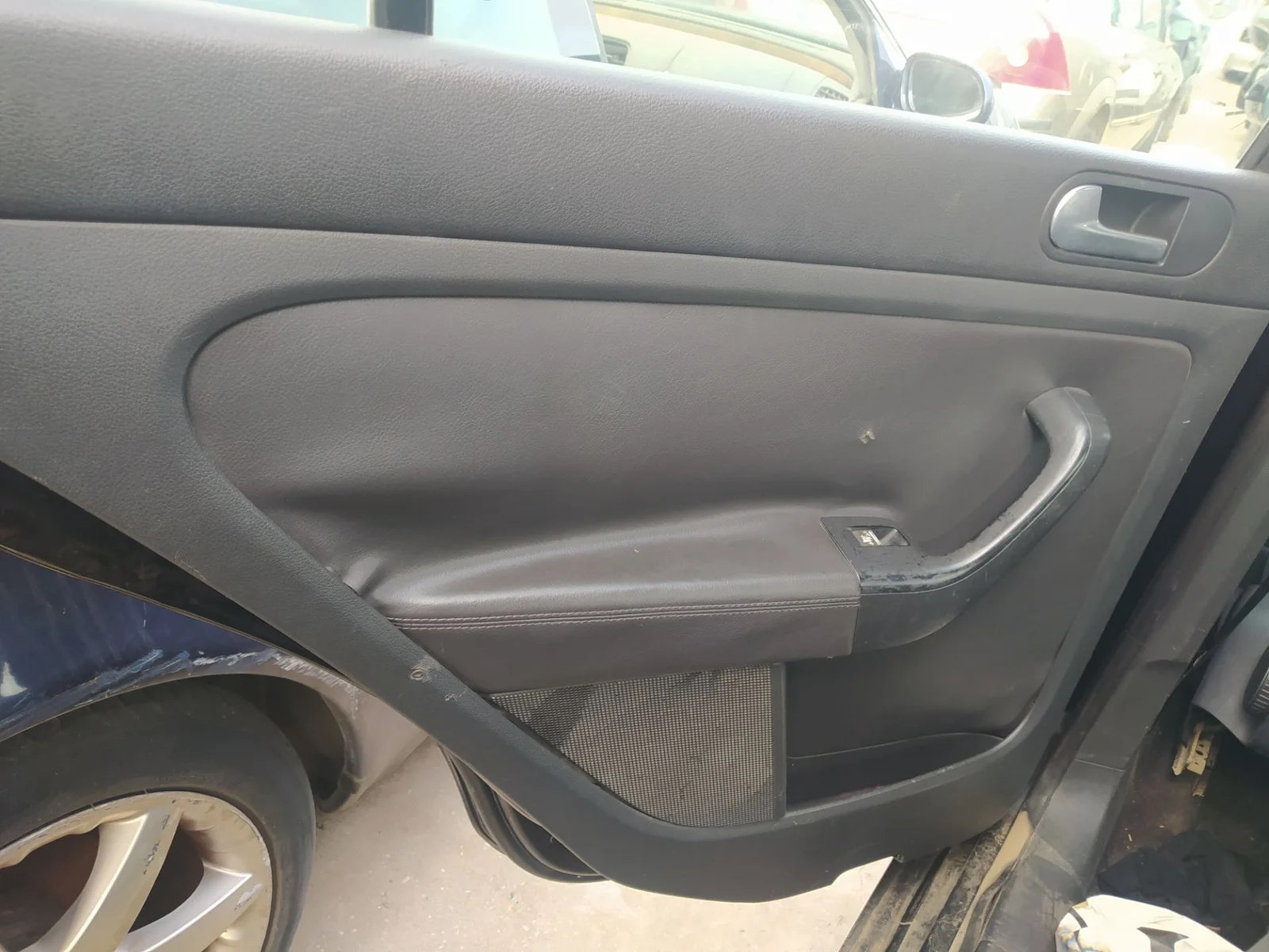 Foto de GUARNECIDO PUERTA TRASERA IZQUIERDA VOLKSWAGEN GOLF PLUS V (5M1) 1.9 TDI (105 CV / 77 KW)