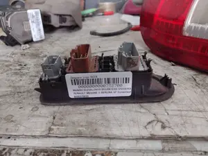 Foto de MANDO ELEVALUNAS DELANTERO IZQUIERDO RENAULT MEGANE II BERLINA 5P 1.9 dCi Diesel FAP CAT (110 CV / 81 KW) referencia 8200315033