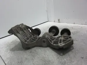 Foto de SOPORTE ALTERNADOR MERCEDES-BENZ CLASE A (BM 169) referencia A6402021040 foto 5