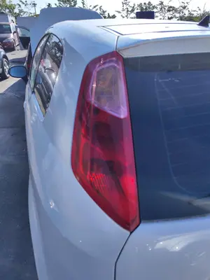 Foto de PILOTO TRASERO IZQUIERDO FIAT GRANDE PUNTO (199) 1.4  (95 CV / 70 KW) referencia 0051701589
