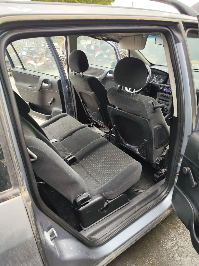 Foto de GOMAS CONTORNO PUERTA OPEL ZAFIRA A 2.0 DTI (101 CV / 74 KW)