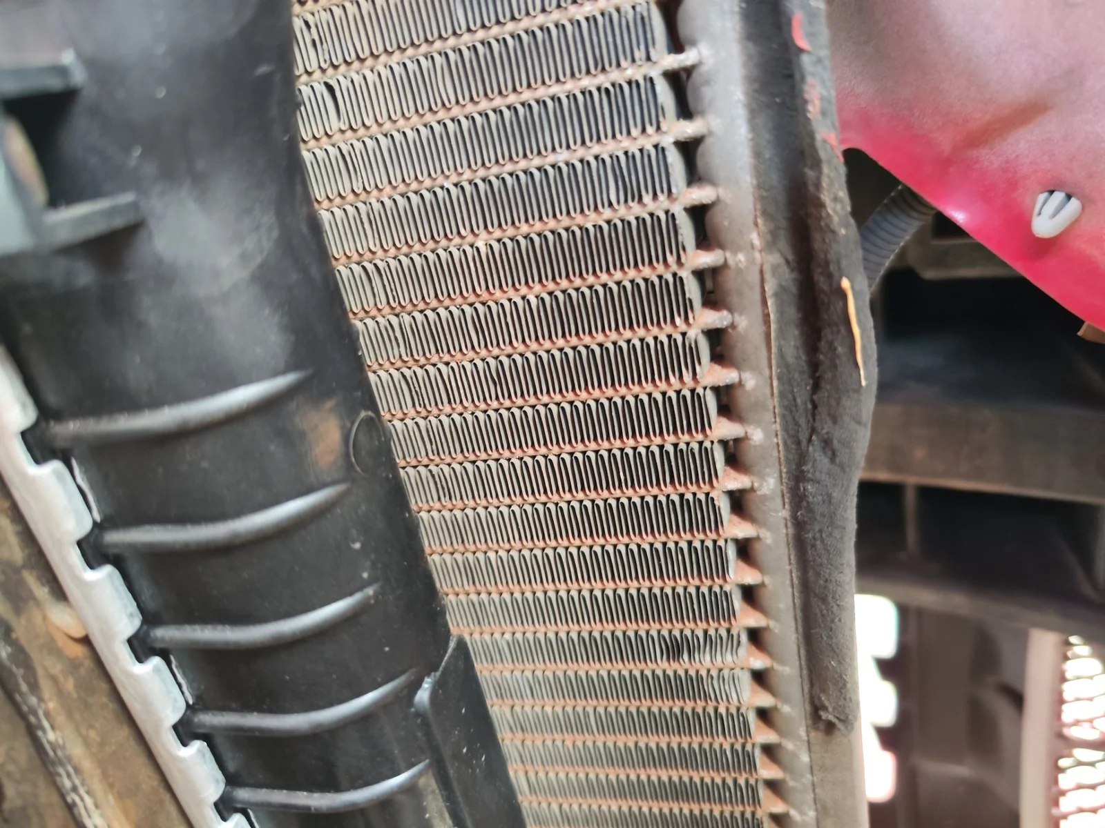 Foto de CONDENSADOR / RADIADOR AIRE ACONDICIONADO CHEVROLET KALOS 1.2 CAT (72 CV / 53 KW)