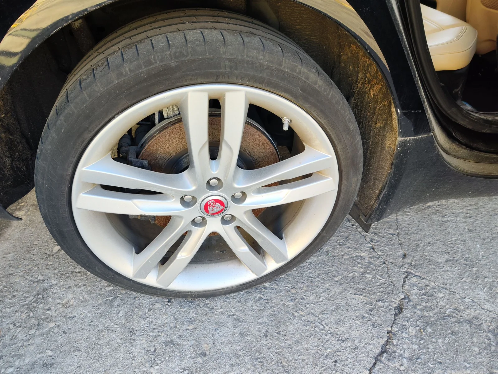 Foto de LLANTA JAGUAR XE 2.0 Turbo CAT (200 CV / 147 KW)