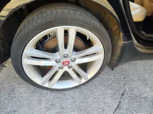 Foto de LLANTA JAGUAR XE 2.0  Turbo CAT (200 CV / 147 KW)