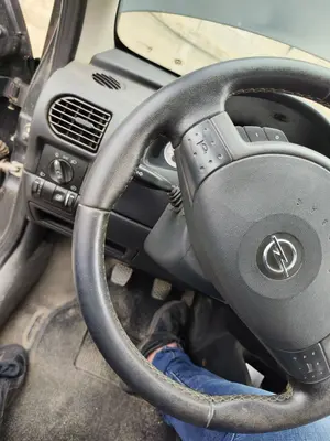 Foto de VOLANTE OPEL CORSA C 1.2 16V CAT (Z 12 XEP / LB4) (80 CV / 59 KW) foto 2