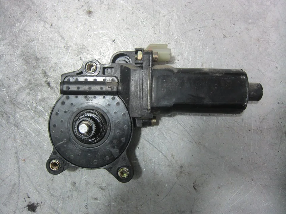 Foto de MOTOR ELEVALUNAS DELANTERO DERECHO HYUNDAI H-1 () 2.5 Turbodiesel (99 CV / 73 KW)