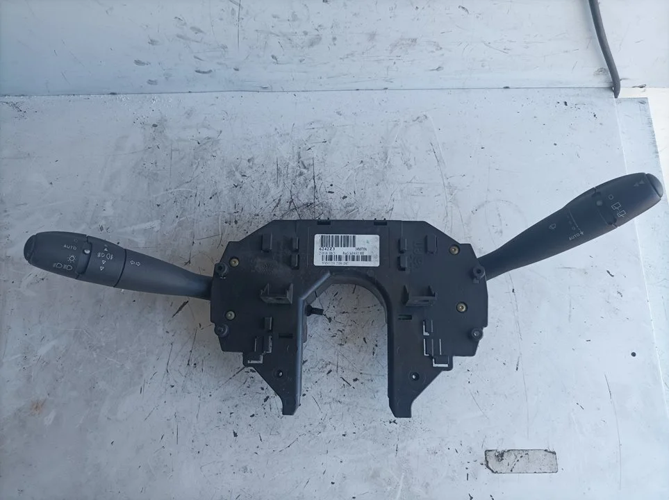Foto de MANDO MULTIFUNCION CITROEN C4 BERLINA 1.6 16V HDi FAP (109 CV / 80 KW) referencia 6242Z3