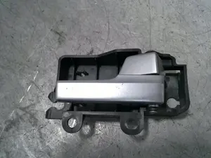 Foto de MANETA INTERIOR DELANTERA DERECHA FORD FOCUS BERLINA (CAP) 1.6 TDCi CAT (109 CV / 80 KW) referencia 3M51R22600