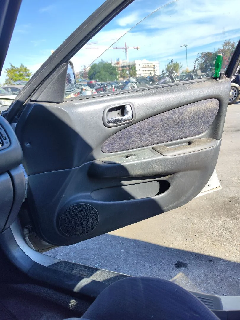 Foto de GUARNECIDO PUERTA DELANTERA DERECHA TOYOTA COROLLA (E11) 2.0 Turbodiesel CAT (90 CV / 66 KW) referencia 6761002710B1