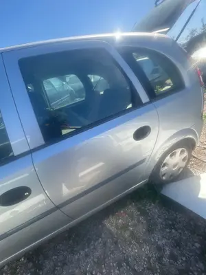 Foto de PUERTA TRASERA IZQUIERDA OPEL MERIVA 1.6 16V (101 CV / 74 KW) referencia 13149681