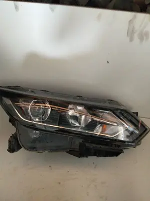 Foto de FARO DERECHO NISSAN QASHQAI (J11E) 1.2 16V CAT (116 CV / 85 KW) referencia 10019009 foto 2