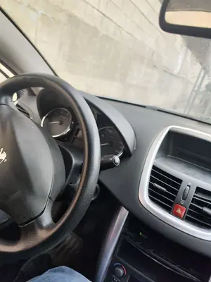 Foto de VOLANTE PEUGEOT 207 CC CABRIO-COUPÉ 1.6 16V (120 CV / 88 KW) foto 4