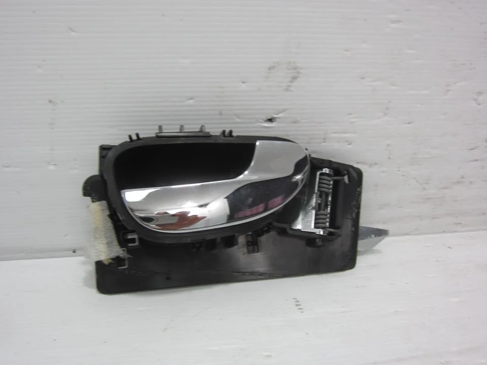 Foto de MANETA INTERIOR TRASERA DERECHA PEUGEOT 307 (S1)(04.2001) 1.6 16V CAT (109 CV / 80 KW) referencia 9634768577
