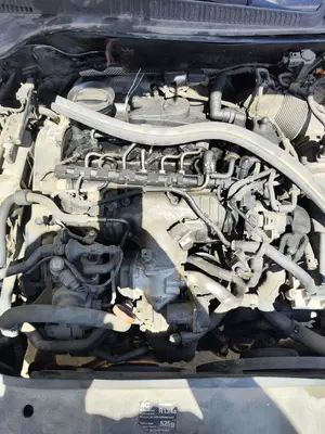 Foto de MOTOR COMPLETO VOLKSWAGEN GOLF VI (5K1)(10.2008) 2.0 TDI (110 CV / 81 KW) referencia CBD foto 4
