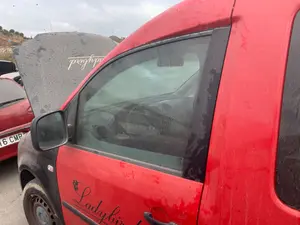 Foto de LUNA DELANTERA IZQUIERDA VOLKSWAGEN CADDY (2K)(02.2004) 2.0 SDI (69 CV / 51 KW) referencia 2K0845201C
