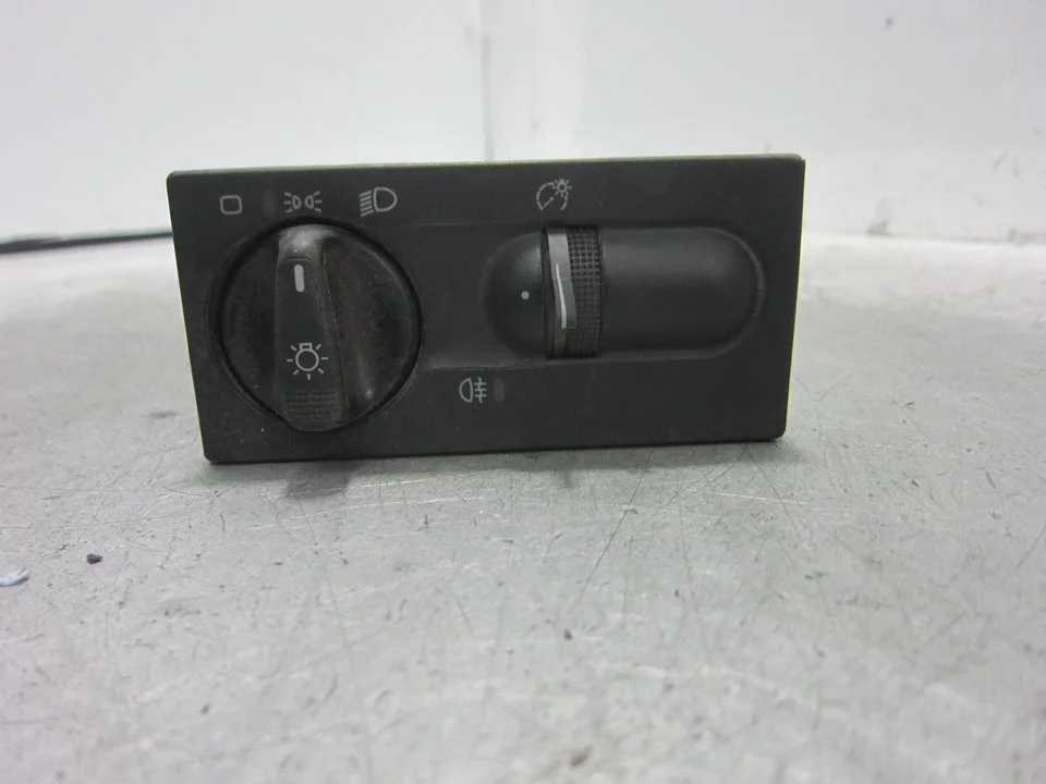 Foto de MANDO LUCES VOLKSWAGEN GOLF III (1H1)(11.1991) 1.8 (75 CV / 55 KW) referencia 1H6941531A