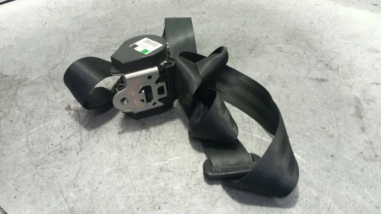 Foto de CINTURON SEGURIDAD TRASERO DERECHO VOLKSWAGEN GOLF VII (5G1/BE1) 1.6 16V TDI DPF (110 CV / 81 KW) referencia 621102200