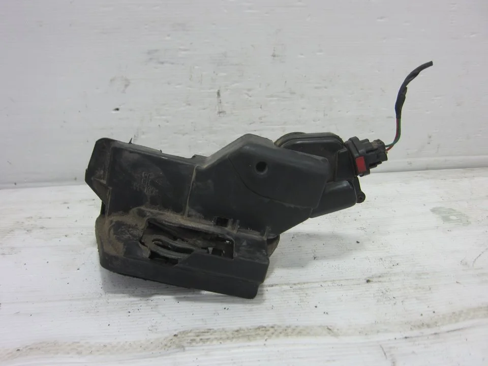 Foto de CERRADURA PUERTA DELANTERA DERECHA HYUNDAI MATRIX (FC) 1.6 CAT (103 CV / 76 KW) referencia 81320-17120