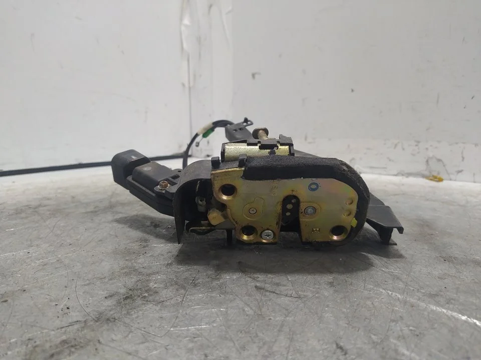 Foto de CERRADURA PUERTA TRASERA IZQUIERDA PEUGEOT 206 1.6 (88 CV / 65 KW) referencia 913772