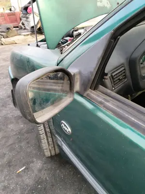 Foto de RETROVISOR IZQUIERDO PEUGEOT 106 (S2) 1.1  (60 CV / 44 KW)