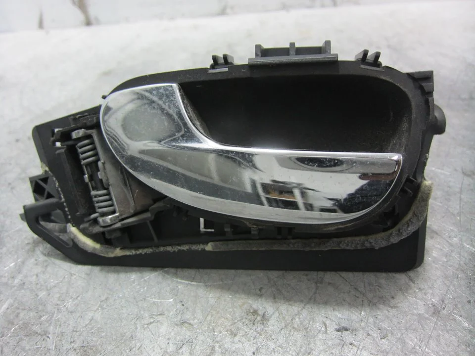 Foto de MANETA INTERIOR DELANTERA IZQUIERDA PEUGEOT 307 (S1)(04.2001) 1.4 HDi (68 CV / 50 KW) referencia 9643604577