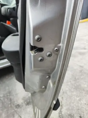 Foto de CERRADURA PUERTA DELANTERA DERECHA FIAT I DOBLÒ (119) 1.9 JTD CAT (105 CV / 77 KW)
