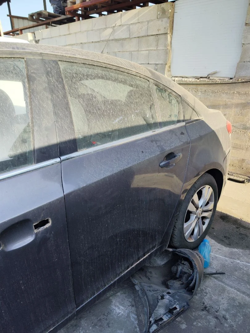 Foto de PUERTA TRASERA IZQUIERDA CHEVROLET CRUZE 2.0 Diesel CAT (163 CV / 120 KW) referencia 95987763
