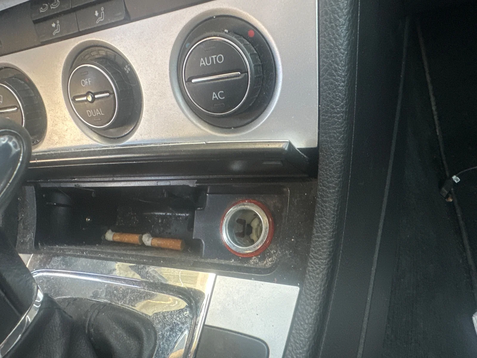 Foto de CENICERO VOLKSWAGEN PASSAT BERLINA (3C2) 2.0 TDI (140 CV / 103 KW)