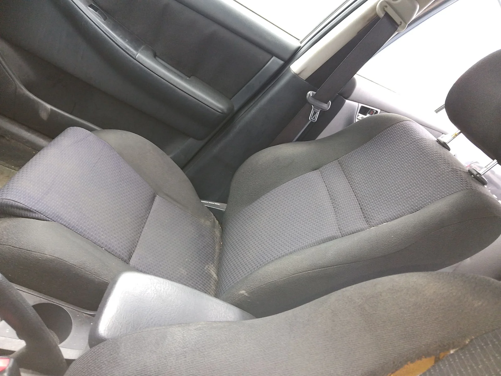 Foto de ASIENTO DELANTERO DERECHO TOYOTA COROLLA (E12) 1.4 16V CAT (97 CV / 71 KW)