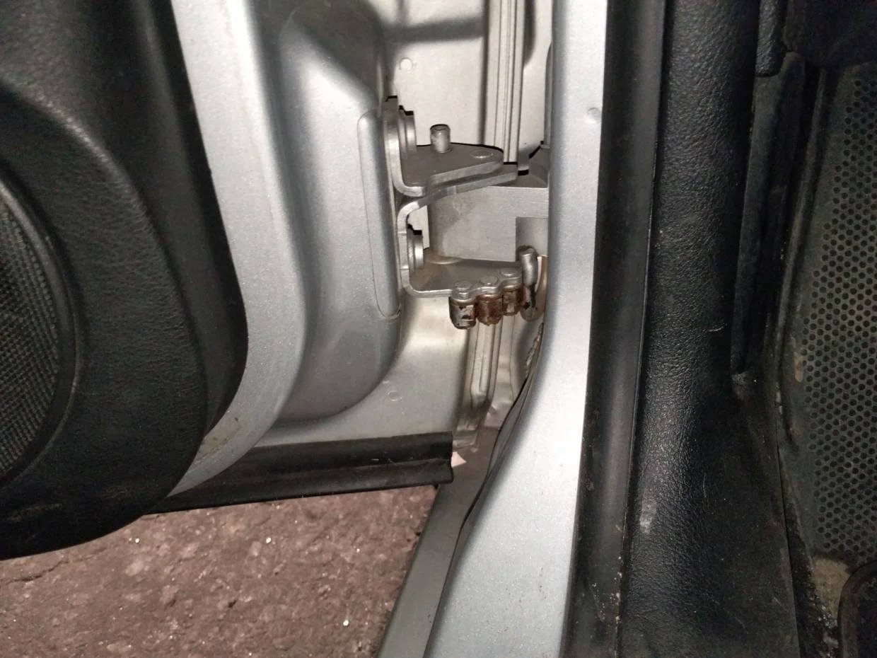 Foto de RETENEDOR PUERTA VOLKSWAGEN GOLF IV BERLINA (1J1)(10.1997)