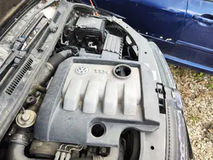 Foto de TAPA MOTOR VOLKSWAGEN GOLF PLUS V (5M1) 1.9 TDI (105 CV / 77 KW)