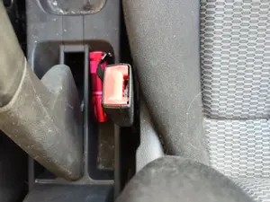 Foto de ENGANCHE CINTURON DELANTERO DERECHO VOLKSWAGEN POLO V (6R1) 1.2  (60 CV / 44 KW)