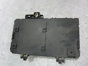 Foto de CAJA RELES / FUSIBLES OPEL ASTRA H GTC 1.9 CDTI (120 CV / 88 KW) referencia 13222173 foto 2