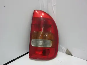 Foto de PILOTO TRASERO DERECHO OPEL CORSA B 1.7 Diesel (57 CV / 42 KW) foto 1