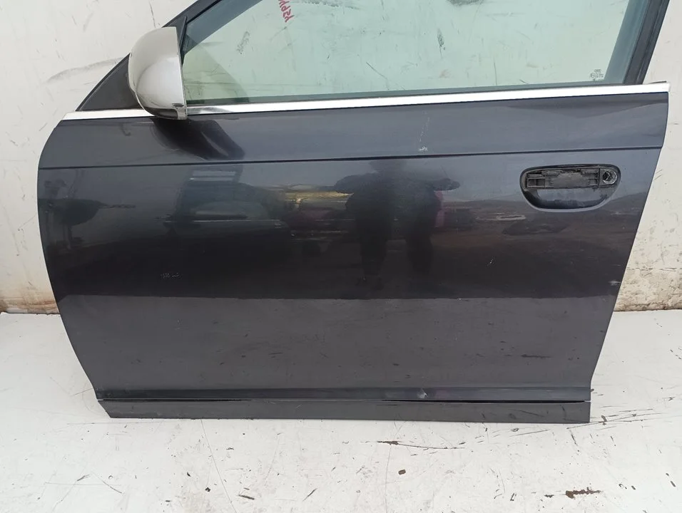 Foto de PUERTA DELANTERA IZQUIERDA AUDI A6 BERLINA (4F2) 4.2 V8 40V (335 CV / 246 KW)