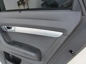 Foto de GUARNECIDO PUERTA TRASERA DERECHA AUDI A6 BERLINA (4F2) 4.2 V8 40V (335 CV / 246 KW) foto 4