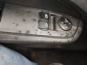Foto de MANDO ELEVALUNAS DELANTERO IZQUIERDO FORD FOCUS BERLINA (CAP) 1.6 TDCi CAT (90 CV / 66 KW)