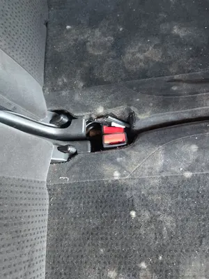 Foto de ENGANCHE CINTURON TRASERO IZQUIERDO CITROEN GRAND C4 PICASSO 1.6 16V HDi FAP (109 CV / 80 KW)