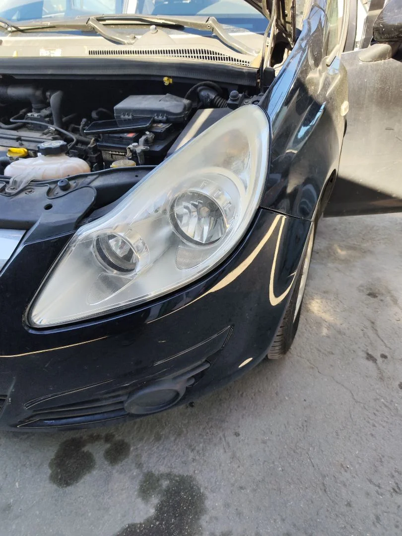 Foto de FARO IZQUIERDO OPEL CORSA D 1.2 16V CAT (Z 12 XEP / LB4) (80 CV / 59 KW)