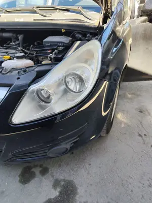 Foto de FARO IZQUIERDO OPEL CORSA D 1.2 16V CAT (Z 12 XEP / LB4) (80 CV / 59 KW)